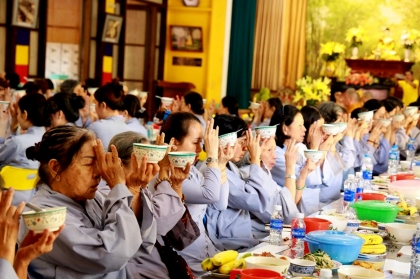 Thế nào là Bát quan trai giới một ngày một đêm hoàn toàn thanh tịnh (Nikàya-Pali)